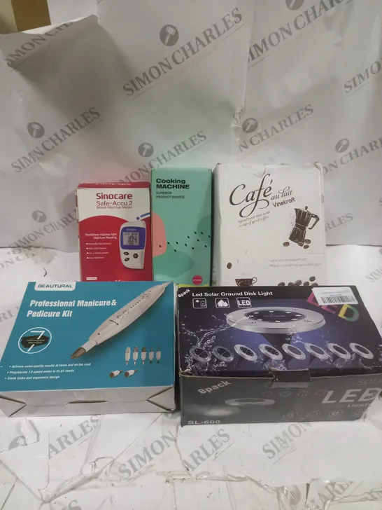 BOX OF APPROXIMATELY 5 ASSORTED ITEMS TO INCLUDE GLUCOSE METER, MANICURE KIT, LED DISK LIGHT ETC