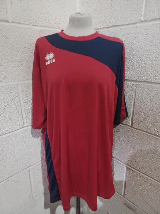 APPROXIMATELY 6 ASSORTED ERREA FOOTBALL TOPS IN VARIOUS SIZES