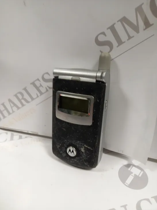 MOTOROLA T720E FLIP MOBILE PHONE 