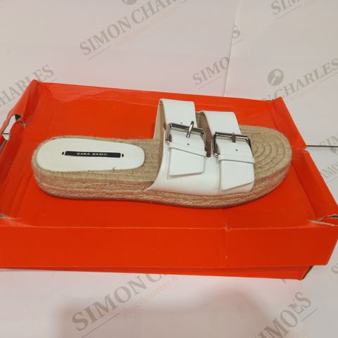 BOXED PAIR OF DESIGNER WOMENS SANDALS WITH WHITE FAUX LEATHER STRAPS EU SIZE 38