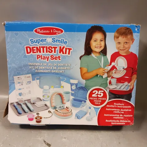 BOXED SUPER SMILE DENTIST PLAY SET