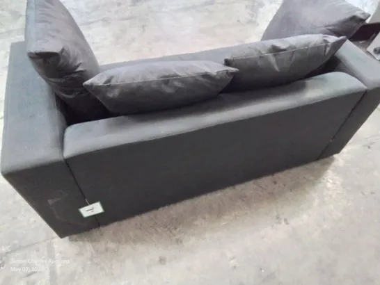 DESIGNER 2 SEATER LEATHER LOOK SOFA IN BLACK INCLUDES SCATTER BACK CUSHIONS 