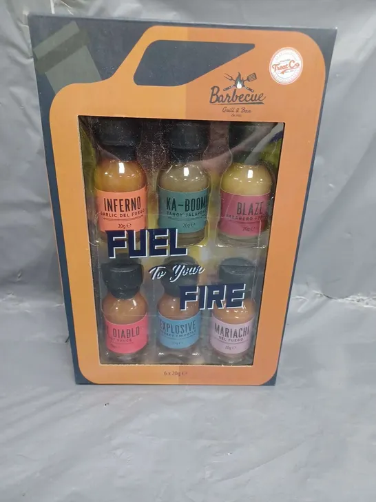 6 X HOT SAUCES BARBEQUE & BAR BY FOSTERS TREAT CO FUEL TO YOUR FIRE GIFT SET