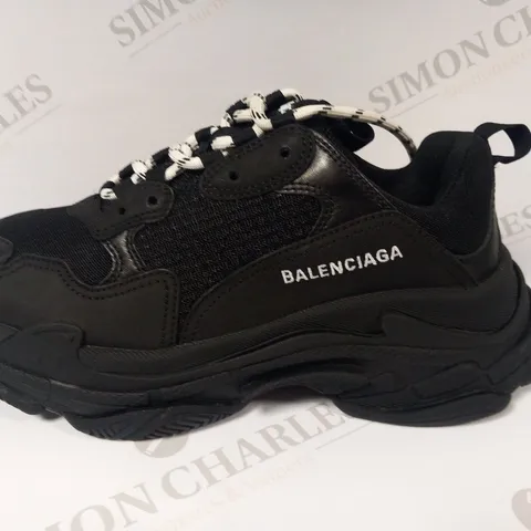 BOXED BALENCIAGA TRIPLE S SNEAKER SIZE 8