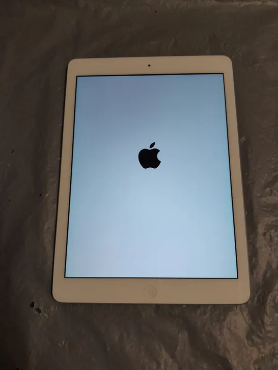 APPLE IPAD AIR SILVER - A1474