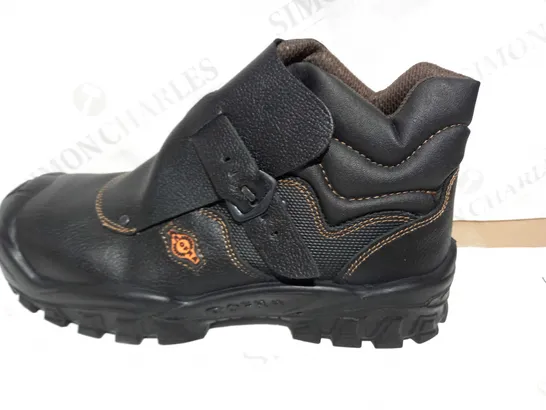 BRAND NEW BOXED PAIR OF COFRA NEW TAGO SAFETY SHOES IN BLACK/BROWN, UK SIZE 9