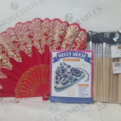 LOT OF APPROXIMATELY 15 ASSORTED HOUSEHOLD ITEMS TO INCLUDE NEISH FLUX OR GLUE BRUSHES, MOLLY MOUSE NEEDLECASE KIT, HAND FAN IN RED, ETC