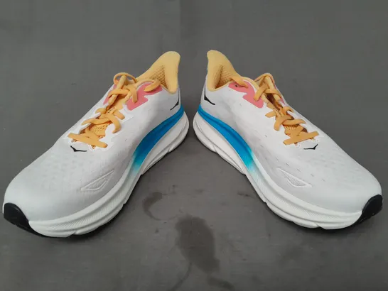 BOXED PAIR OF HOKA CLIFTON 9 WIDE SHOES IN WHITE/YELLOW/BLUE UK SIZE 7