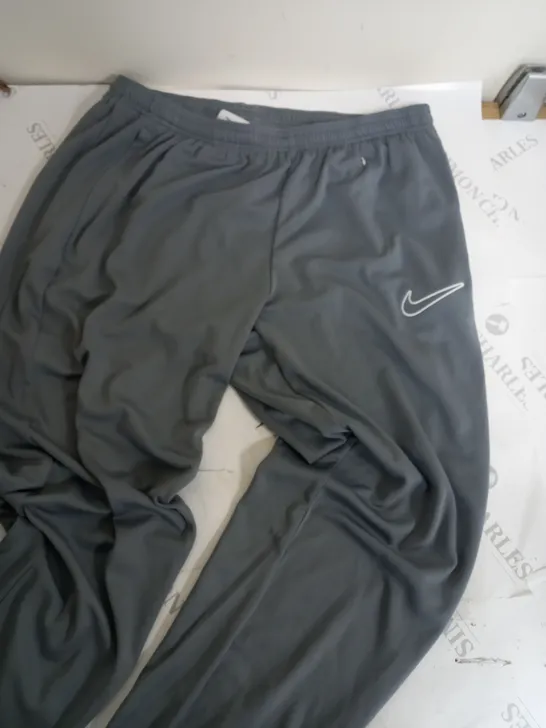 NIKE GREY DRI FIT TRACK BOTTOMS-XL