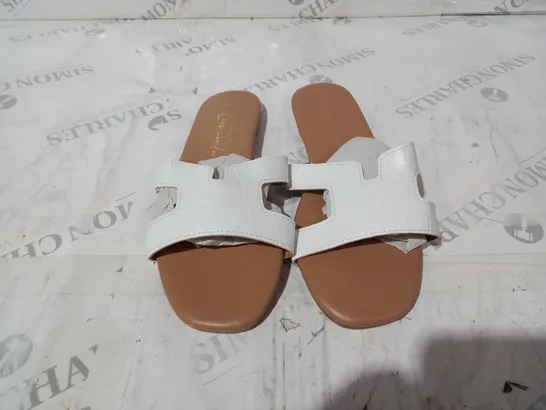 NEW LOOK LOVE COMFORT SLIPPERS SIZE 4