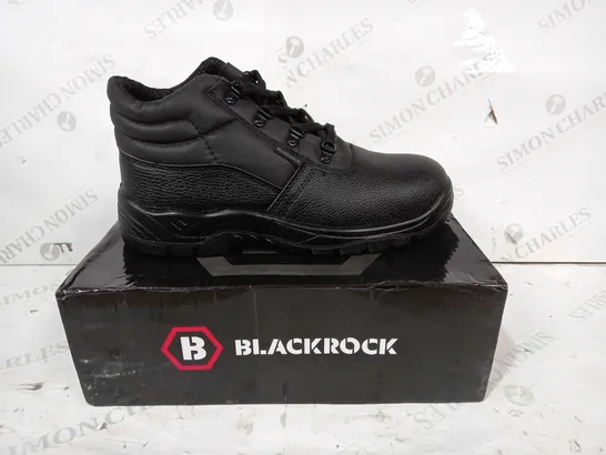 BOXED PAIR OF BLACKROCK CHUKKA BOOTS IN BLACK UK SIZE 10