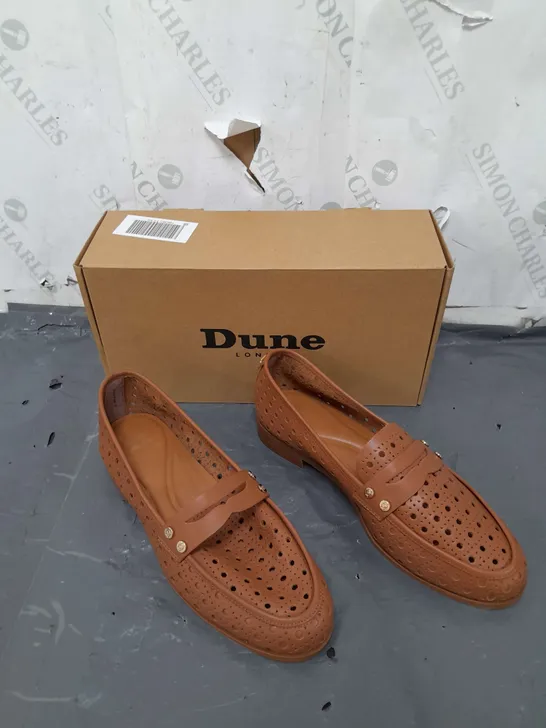 BOXED PAIR OF DUNE LONDON TAN LEATHER LASER CUT LOAFER IN SIZE 6 