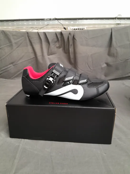 BOXED PAIR OF PELOTON CYCLING SHOES SIZE 45