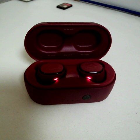 SKULLCANDY RED EARBUDS AND CASE