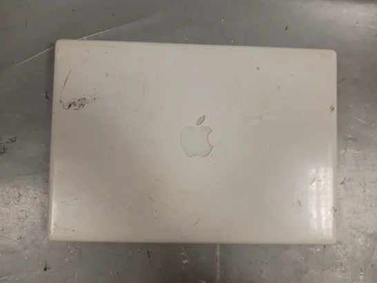 APPLE MACBOOK