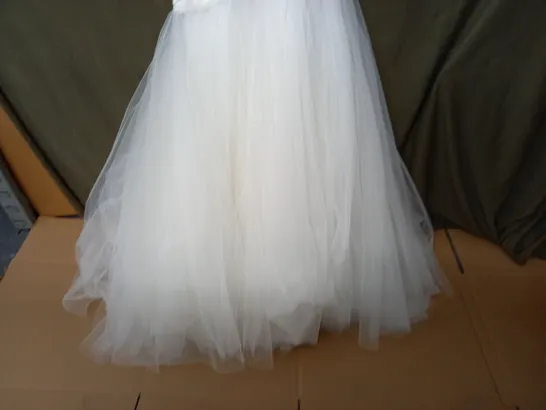 DAVID FIELDEN SPOSA EMBELLISHED BODICE WEDDING DRESS - SIZE UNSPECIFIED