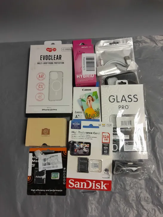 BOX OF APPROX 10 ELECTRICAL ITEMS AND ACCESORIES TO INCLUDE SANDISK 128GB MICROSD, DEFUNCGO HYBRID EARPHONES, EVOCLEAR PHONE PROTECTION FOR IPHONE 13 PRO ETC