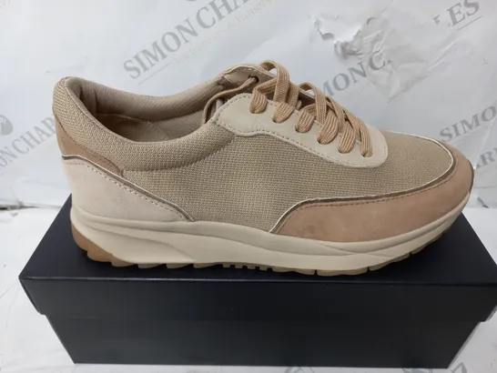 BOXED PAIR OF NATURALIZER PLATFORM TRAINERS IN TAN/BROWN - SIZE 6