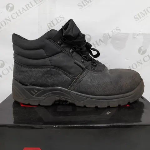 BOXED BLACKROCK WORK WEAR CHUKKA BOOT SF0208 BLACK BOOTS - UK 8 