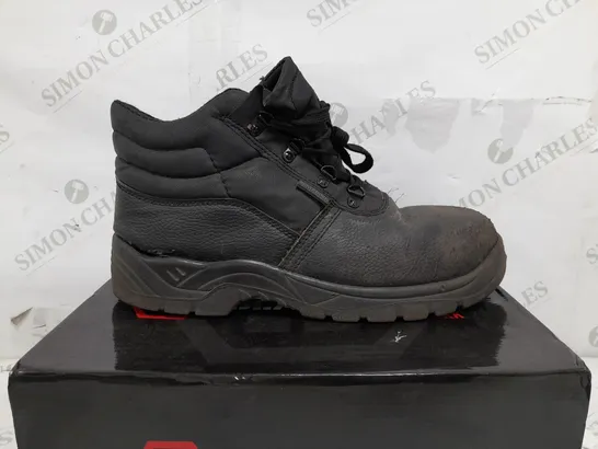 BOXED BLACKROCK WORK WEAR CHUKKA BOOT SF0208 BLACK BOOTS - UK 8 