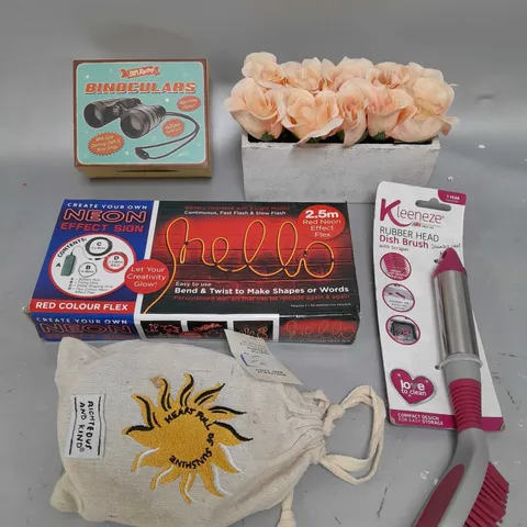 BOX OF APPROXIMATELY 10 ASSORTED ITEMS TO INCLUDE FAUX FLOWERS, NEON SIGN, DISH BRUSH ETC