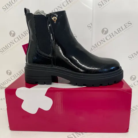 BOXED PAIR OF BRONX SIZE 4 BLACK BOOTS