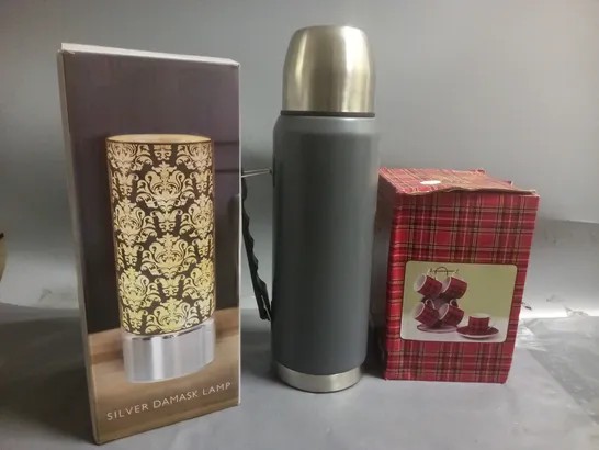 APPROXIMATELY 15 ASSORTED HOUSEHOLD ITEMS TO INCLUDE ROYAL STEWART MUGS, SILVER DAMASK LAMP, FLASK, ETC