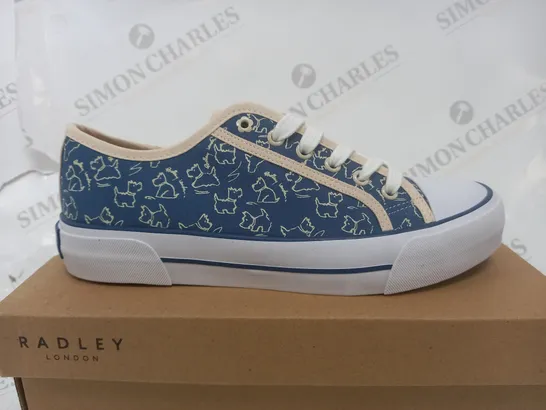 BOXED PAIR OF RADLEY LONDON CANVAS TRAINERS IN CREAM/NAVY UK SIZE 7