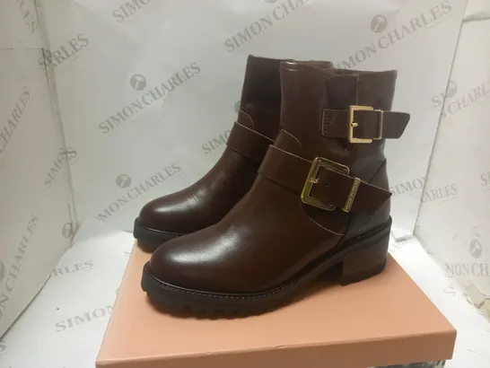 BOXED CORNELIA BROWN LEATHER BOOTS - SIZE 6