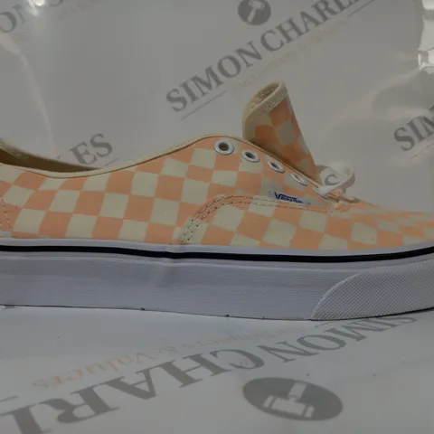 BOXED PAIR OF VANS CANVAS SHOES IN PEACH CHECKERBOARD COLOUR UK SIZE 10