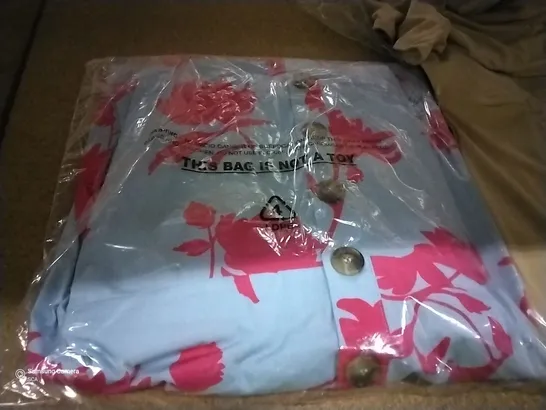 BOX OF APPROXIMATELY 15 ASSORTED BRAND NEW CLOTHING ITEMS TO INCLUDE A BEIGE STRAPPED DRESS AND A BUTTON UP FLOWERY DRESS