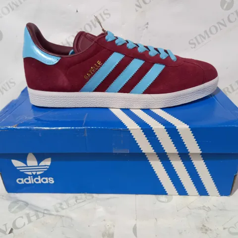 BOXED PAIR OF ADIDAS GAZELLE SHOES IN RED/BLUE UK SIZE 8