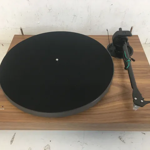 PROJECT X1 WALNUT TURNTABLE 