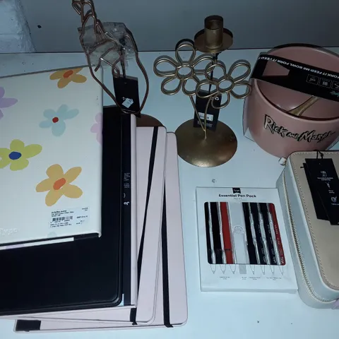 LOT OF 10 ASSORTED HOUSEHOLD ITEMS TO INCLUDE NOTEBOOKS AND CROSS BODY CAMERA BAG