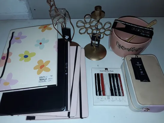 LOT OF 10 ASSORTED HOUSEHOLD ITEMS TO INCLUDE NOTEBOOKS AND CROSS BODY CAMERA BAG