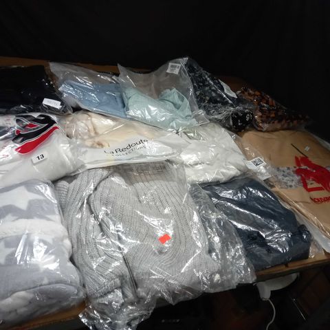 LARGE BOX OF APPROX. 50 ASSORTED BAGGED CLOTHING ITEMS TO INCLUDE: LA REDOUTE, LOUVRE ROOSTER & H&M IN VARIOUS SIZES