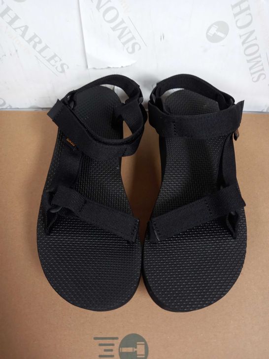 BOXED PAIR OF TEVA PLATFORMS (BLACK), SIZE 6 UK