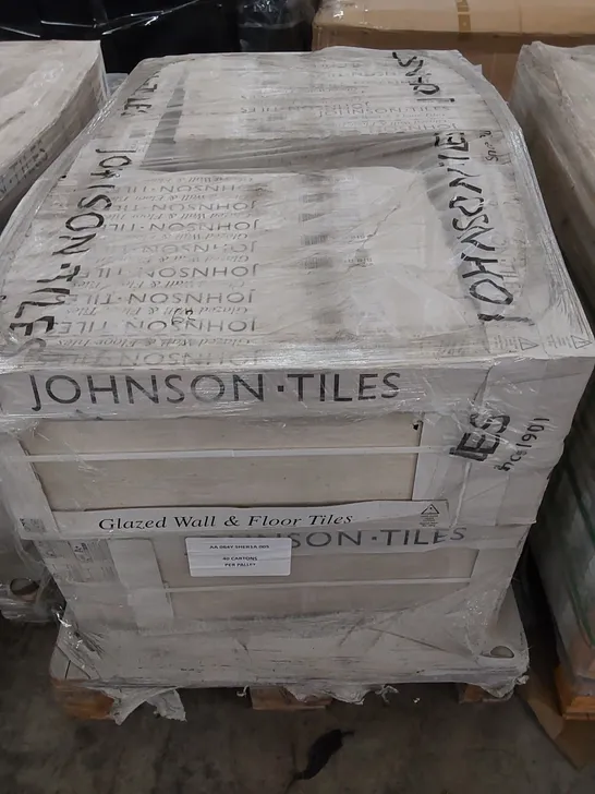 PALLET CONTAINING 40 CARTONS OF JOHNSONS SHERWOOD HAZE TILES - 5 PER PACK / 597X297X10MM