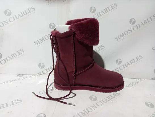 BOXED PAIR OF EMU BIRDWOOD BOOTS IN MERLOT UK SIZE 46