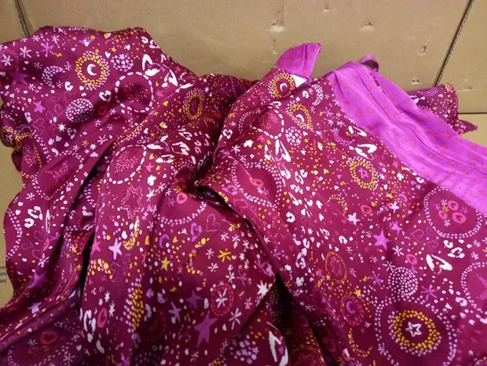 BOX OF VARIOUS WOMEN'S CLOTHING ITEMS TO INCLUDE FLORAL SUMMER SKIRTS, SUMMER JUMPERS, SATIN-FEEL PYJAMAS, SUMMER T-SHIRTS & NIGHTDRESSES