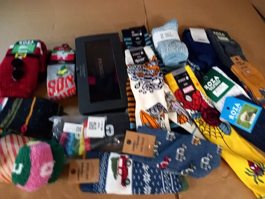 LOT OF ASSORTED SOCKS TO INCLUDE STANCE AND FAT FACE