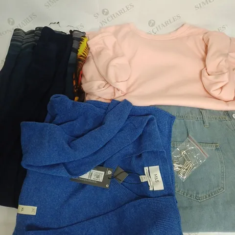 BOX OF APPROXIMATELY 30 ASSORTED CLOTHING ITEMS TO INCUDE - JEANS, JUMPER , TROUSERS ETC