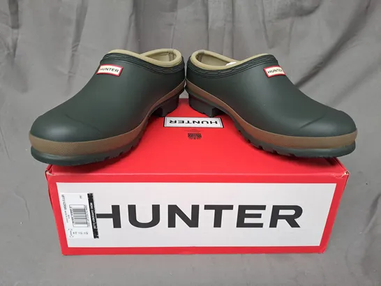 BOXED PAIR OF HUNTER MENS GARDENING CLOGS IN GREEN UK SIZE 10