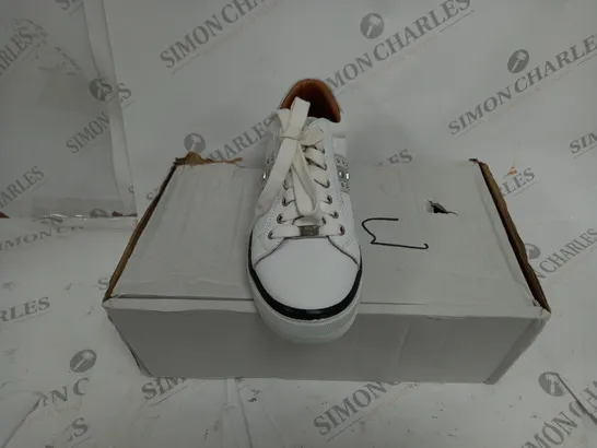 MODA ALFINA WHITE LEATHER TRAINER SIZE 6