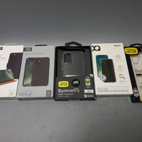 BOX OF APPROX 25 ASSORTED PHONE ITEMS TO INCLUDE - OTTER SAMSUNG GALAXY NOTE 10 CASE - XQISIT FLEX CASE - XQ SILICONE CASE ETC