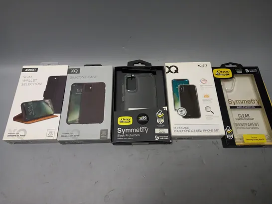 BOX OF APPROX 25 ASSORTED PHONE ITEMS TO INCLUDE - OTTER SAMSUNG GALAXY NOTE 10 CASE - XQISIT FLEX CASE - XQ SILICONE CASE ETC