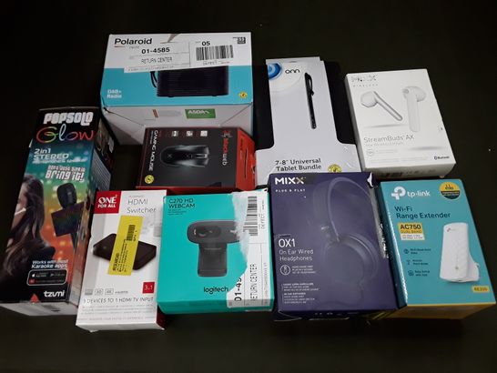LOT OF 16 ASSORTED TECH ITEMS TO INCLUDE GAMING MOUSE, LOGITECH WEBCAM AND DAB+ RADIO