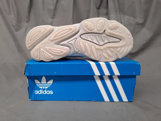 BOXED PAIR OF ADIDAS OZWEEGO SHOES IN GREY UK SIZE 9