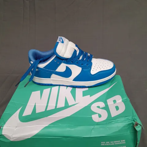 BOXED PAIR OF NIKE DUNKS LOW IN BLUE SIZE UK 5.5