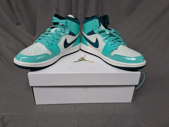 BOXED PAIR OF NIKE AIR JORDAN 1 MID SE SHOES IN AQUA/WHITE UK SIZE 6.5